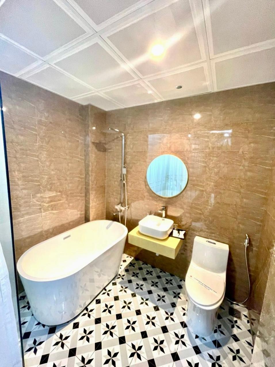 Grand Ha Noi Hotel Hanoi Buitenkant foto